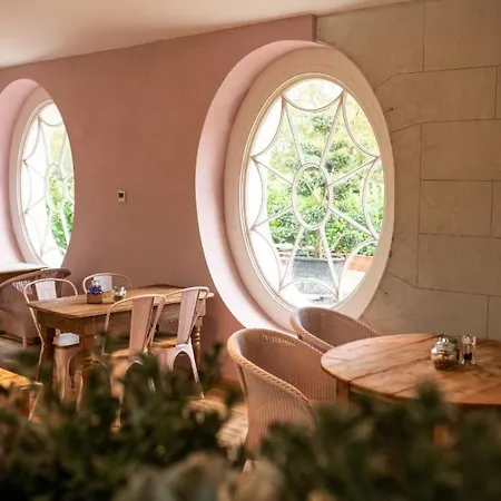 Damson Gate Dog-friendly Villa