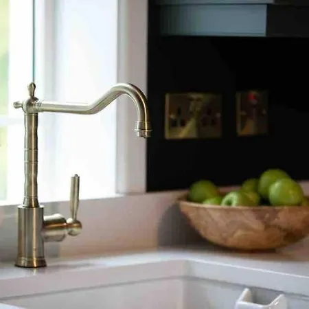 Damson Gate Dog-friendly Villa Waterford