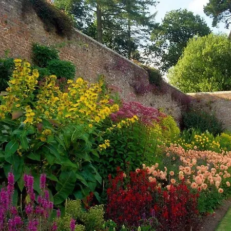 Damson Gate Dog-friendly Villa Waterford