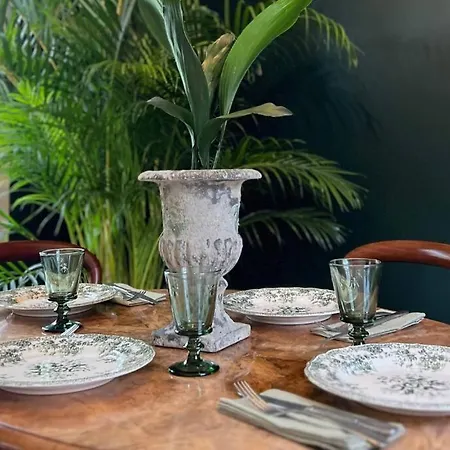 Damson Gate Dog-friendly Waterford